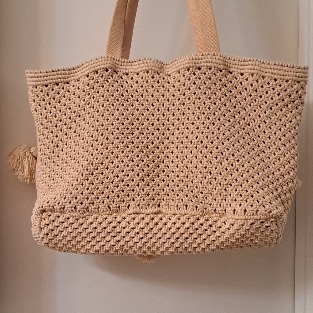 Cleobella Swoon Large Peachy Cream  Macrame Tote W/ Beads  & Tassels  Excellent - Picture 6 of 11